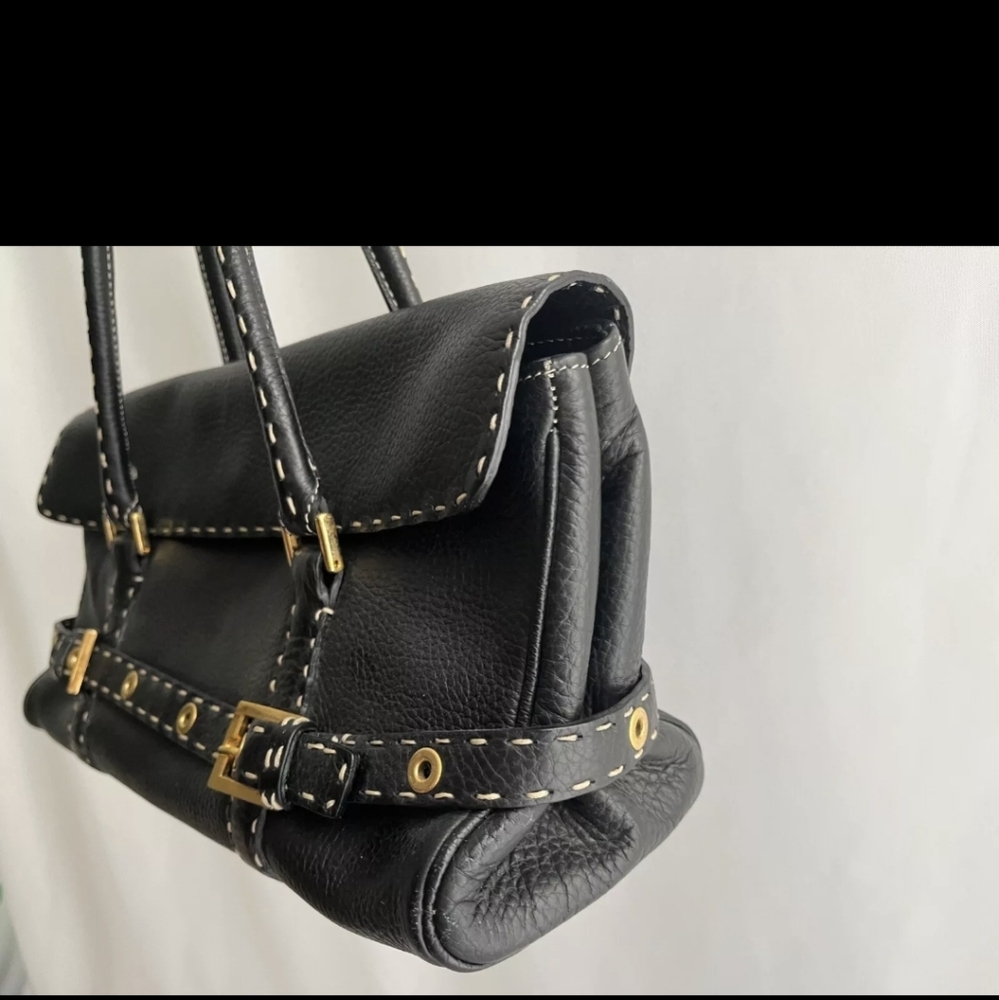 Elegant Black Shoulder Bag - Picture 3 of 11